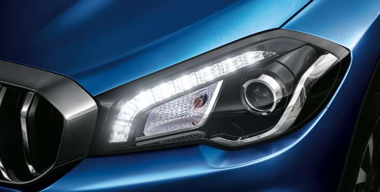 Sharp and Crystalline LED Projector Headlamp with DRLs